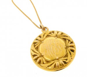 A Gold Art Nouveau locket - N434