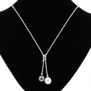 "Boladoras" Pearl Necklace